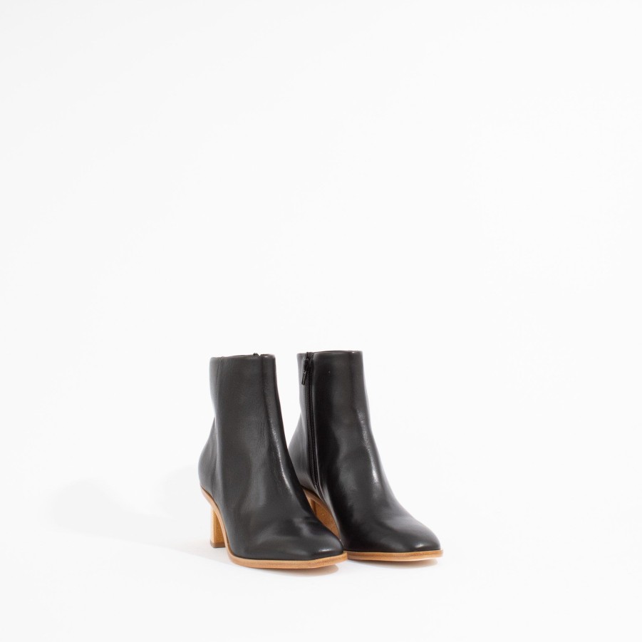 Boots & Booties BERNARDO | Nantucket | Black