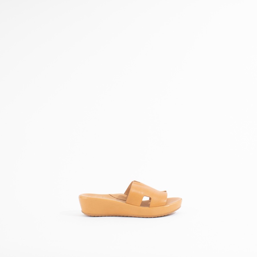 Sandals L'AMOUR DES PIEDS | Catiana | Lioness Lamb